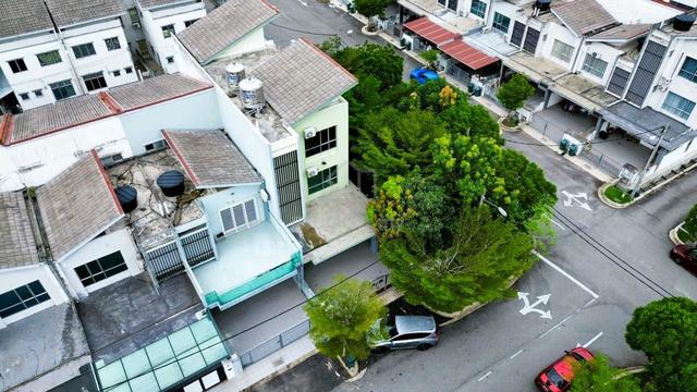CORNER & FULLY FURNISHED 3 Storey Terrace @ Taman Universiti Kajang 1