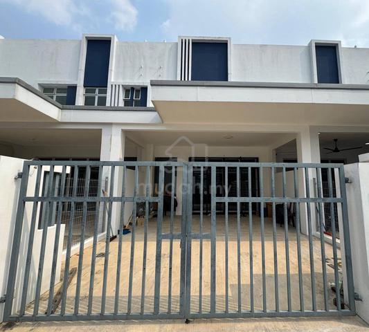 Bandar Dato Onn @ Perjiranan 14 Double Storey Terrace House For Rent 1