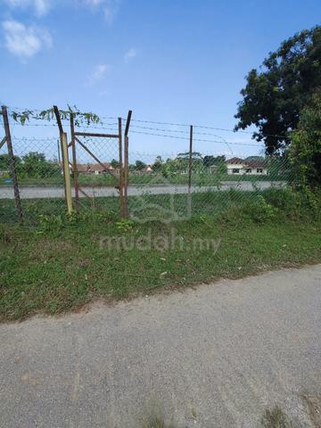 Tanah tepi pagar a famosa alor gajah 1