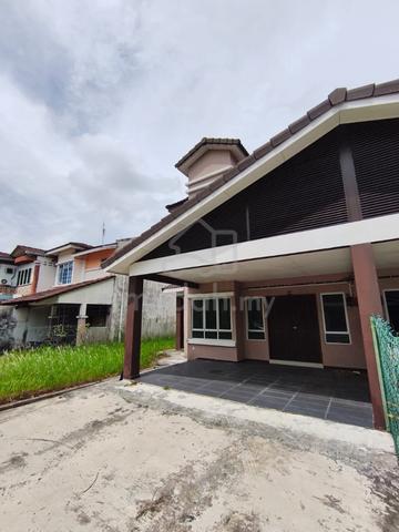[Corner Lot] 2-Storey Terrace @ Taman Warisan Peserai Batu Pahat 1
