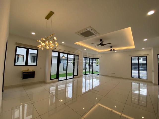 Semi detached unit Reesia Elmina Garden 1