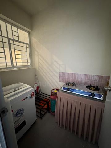 Bilik Wanita Untuk Disewa 1
