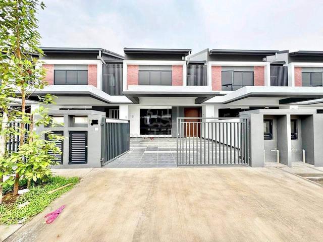 LIMITED UNIT !!Facing Lake View | 24x85 4B 4B| Luxury 2-Storey House 1