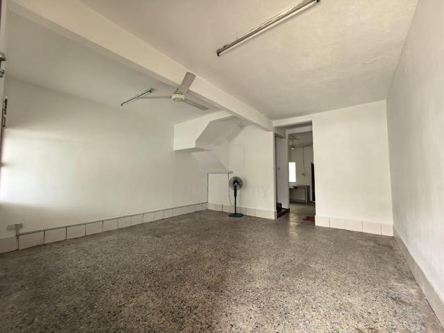 2-Storey Klang Utama - Kitchen Table Top Good in Condition. 1