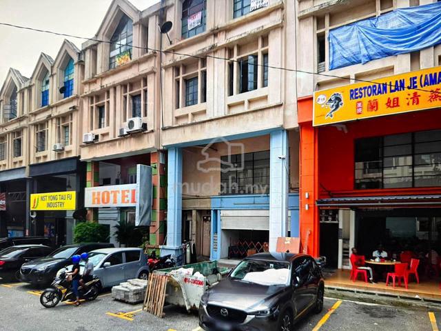 aman puri shop apartment newly paint 1