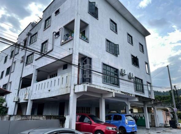 Apartment house in Ampang 1