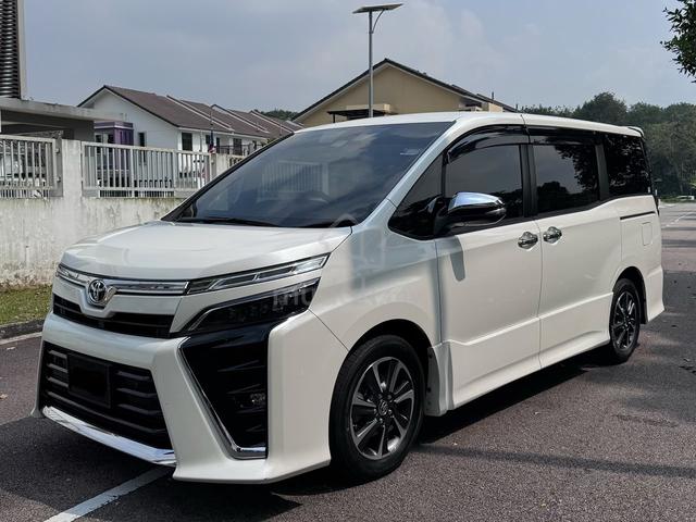 2020 Toyota VOXY 2.0 ZS KIRAMEKI III (A) - 2