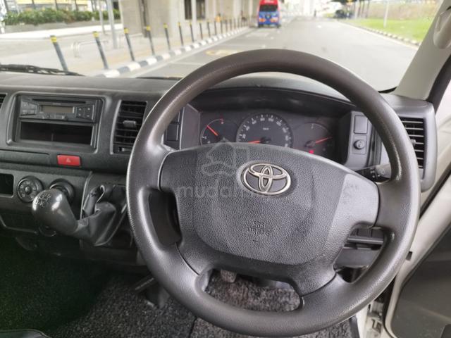 2015 Toyota Hiace 2.5 (M) Window Van 14 Seat - 5