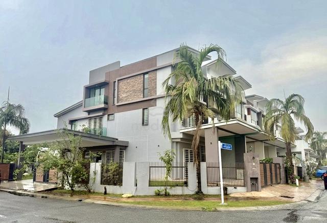 Renovated Freehold Partially Furnished, Corner Lot Eco Villa, Klang 1