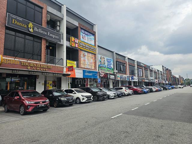 68 Avenue, Pusat Komersial Suria, Gelang Patah, Iskandar Puteri 1