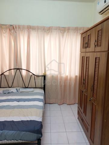 Fully Furnished Gambier Heights Condominium Middle Room For Rent 1