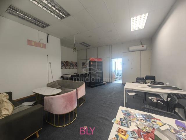 Crowded Area 2nd Floor Shop Office With Partition Bukit Tinggi Klang 1