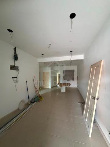 Rumah teres setingkat tanah luas untuk dijual di Taman Halaman Indah 1