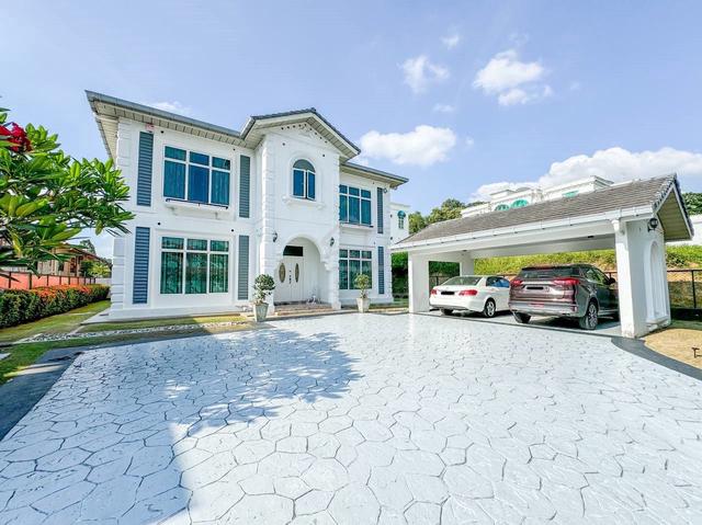English Style Bungalow with Swimming Pool Seksyen 7, Shah Alam 1