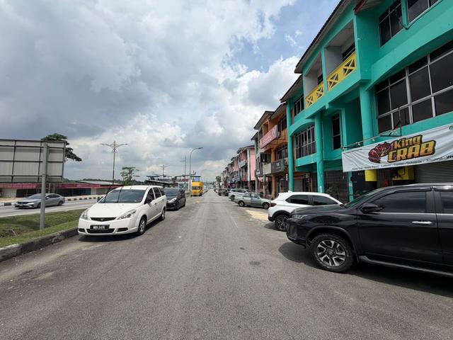Taman Senai Utama @ Senai Renovated Three Storey Terrace Shop 1