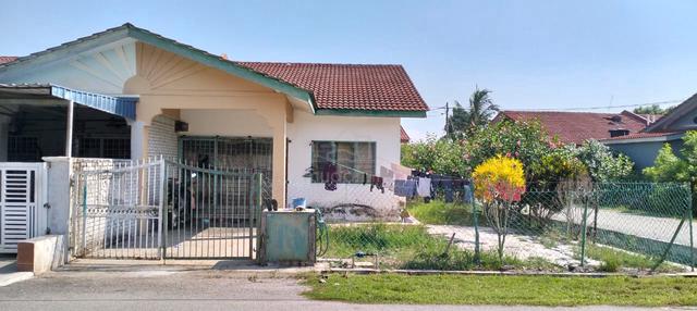 Rumah tepi bertanah lebih di Jalan KSU 2, Taman Kuala Selangor Utama 1