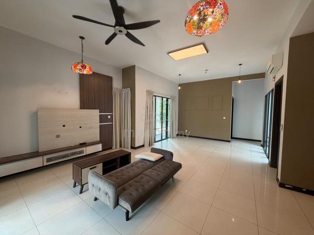 Rent /East Ledang @ Serenity Park/ 2 Storey Corner Lot Superlink 1