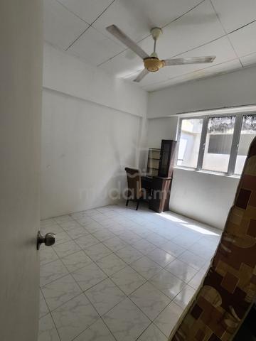 Puteri Court 4
