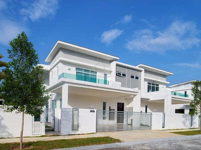 Sepang Facing Garden Corner Lot【Freehold 26x75】4Bed 4Bath Last Unit 1