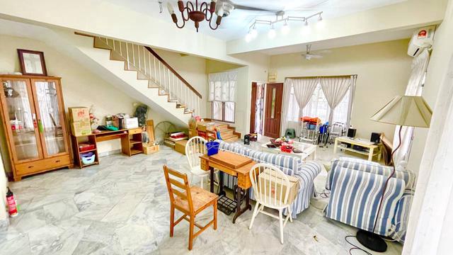 END LOT Double Storey unit at Kelana Idaman 1