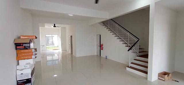 Selangor Dengkil Not Furnished 2-Storey Terraced House For Rent 1