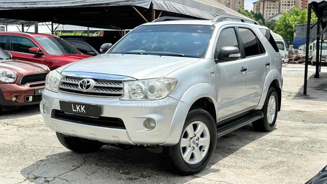 2010 Toyota FORTUNER 2.5 G FACELIFT (A) - 1