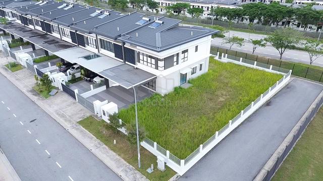 BIG CORNER LOT Double Storey Hampton Residence Bandar Seri Coalfields 1