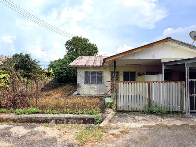 CORNER, Terres Setingkat, ALAMANDA MALIHAH 1