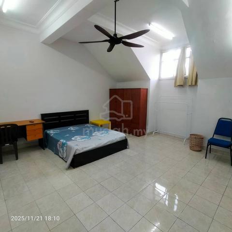 Super big master bedroom in Floral Green Condo Bdr Sg Long 1