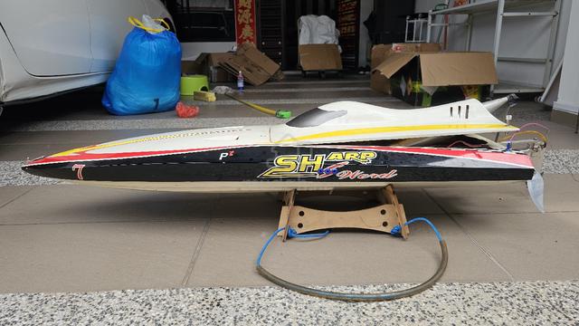 RC speed boat (body only) - photo 2 of 6