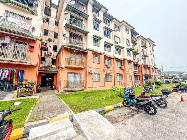Sri Putra Apartment @ Sungai Buloh 1