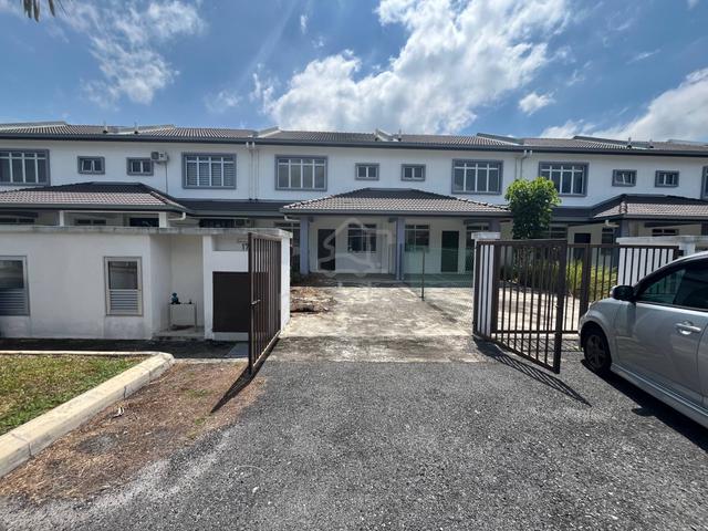 Taman Pahlawan, Teluk Panglima Garang. Rumah cantik siap EXTRA TANAH!! 1