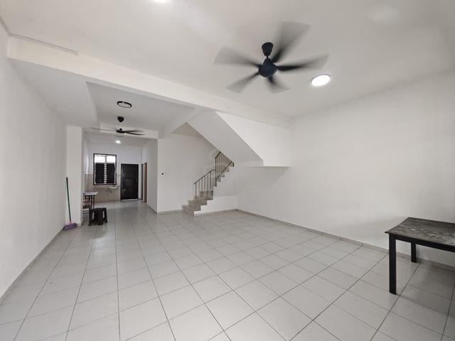 Taman Scientex Utama Senai 2.5 Storey Terrace House 1