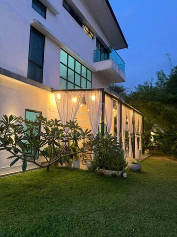 CORNER LOT 3 Storey Semi Detach House Taman Villa Perdana Kajang 1