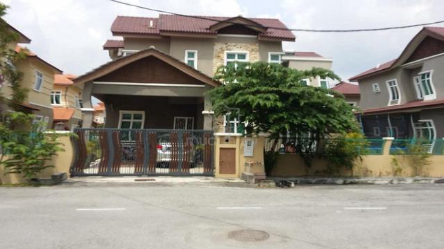RENOVATED GUARDED 5100ft 2 Storey Bungalow House Desa Pinggiran Putra 1