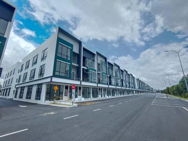Austin Crest Emerald 2 Shop — For Rent 1