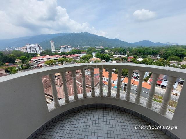 Sri York Balcony Room for rent 1