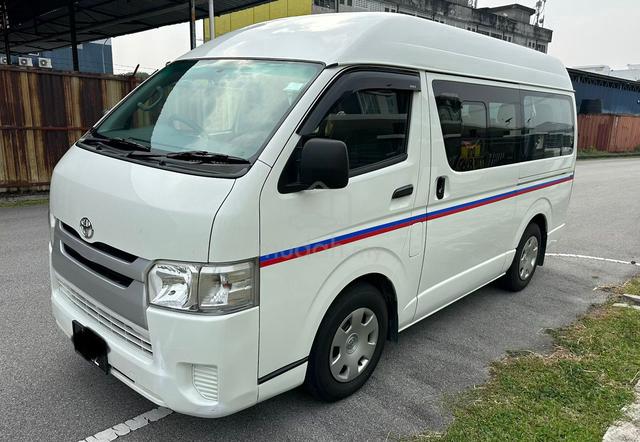 2016 Toyota HIACE window van high roof 2.5 (M) - 2