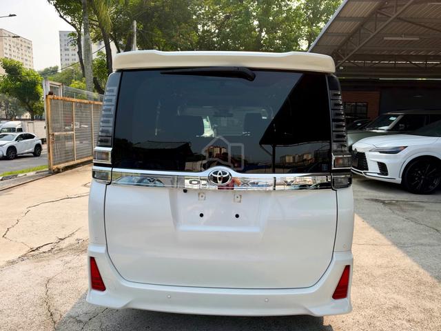2021 Toyota VOXY 2.0 ZS KIRAMEKI III (A) Ready Sto - 4