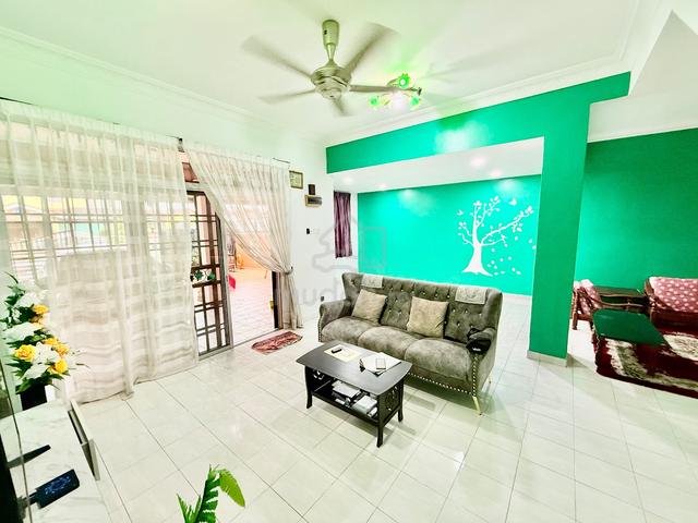 Fully renovated Enggang bandar putra ioi kulai double storey house 1