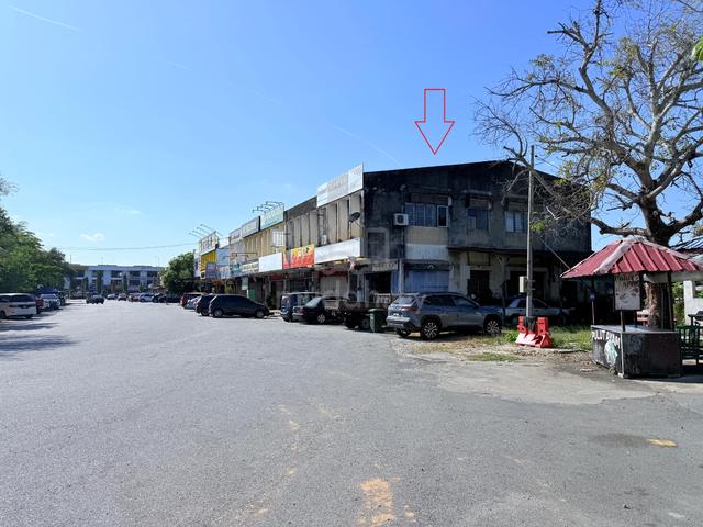 Spacious Double Storey Corner Shop Lot in Taman Ihsan for Rent 3