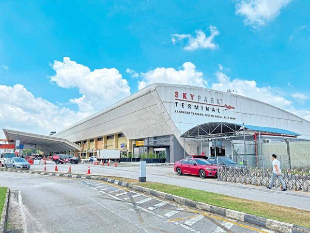 10 Mins to KD/ONEU【 Near Subang Airport 】Last FREEHOLD Condo Stay Here 1