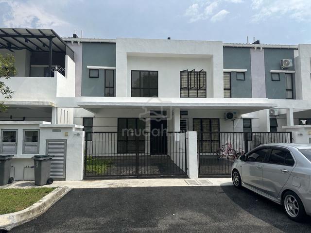 Facing Open Double Storey @ Queenbury Mahkota Hills Negeri Sembilan. 1