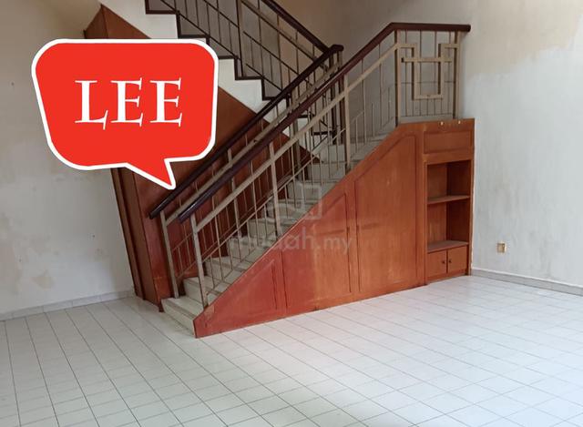 [ 2.5 STOREY TERRACE ] 3 room 3 bathroom | 2300sf | sg. ara - HK 1