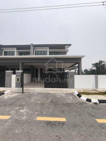 Stephen Yong Corner Unit for Sale 1
