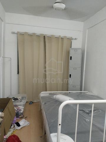 (perempuan shj) Ruselia apartment ade lif 1