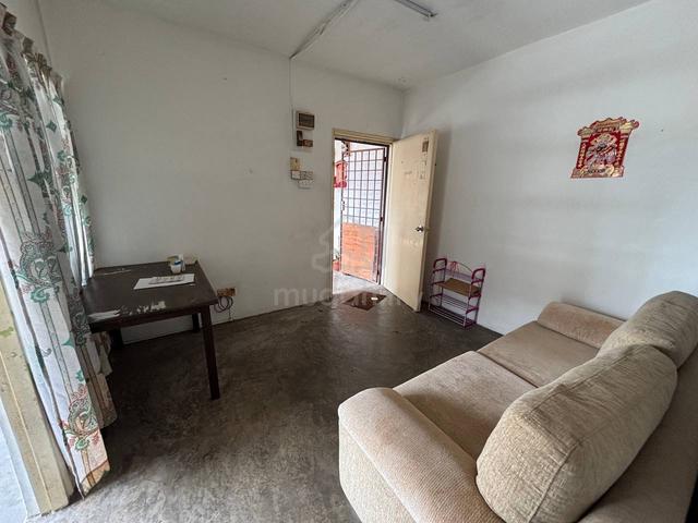 Taman Daya Jalan Pinang Flat 2