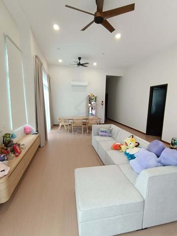 Cozy Single Storey Bungalow House for Rent 1