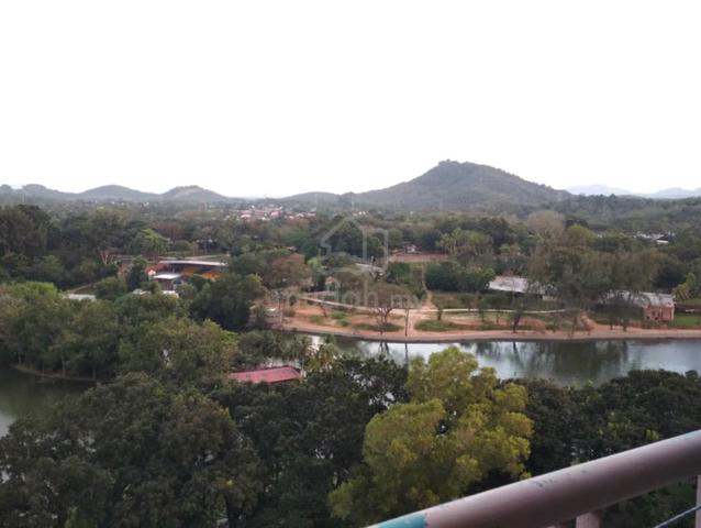 A'Famosa Villa Beverly Hills 1