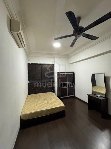 Vsummer walk to CIQ ,RHF / Room can 2px / Low Depo / No Agent Fee 1